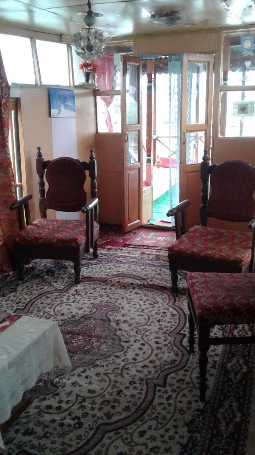 Houseboat Dunhill Bed and Breakfast Srīnagar Buitenkant foto