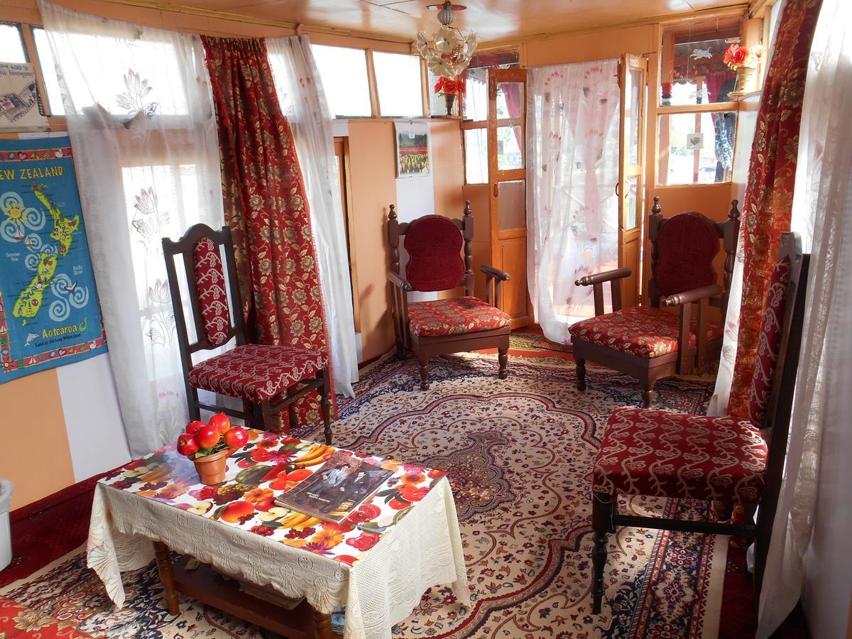 Houseboat Dunhill Bed and Breakfast Srīnagar Buitenkant foto