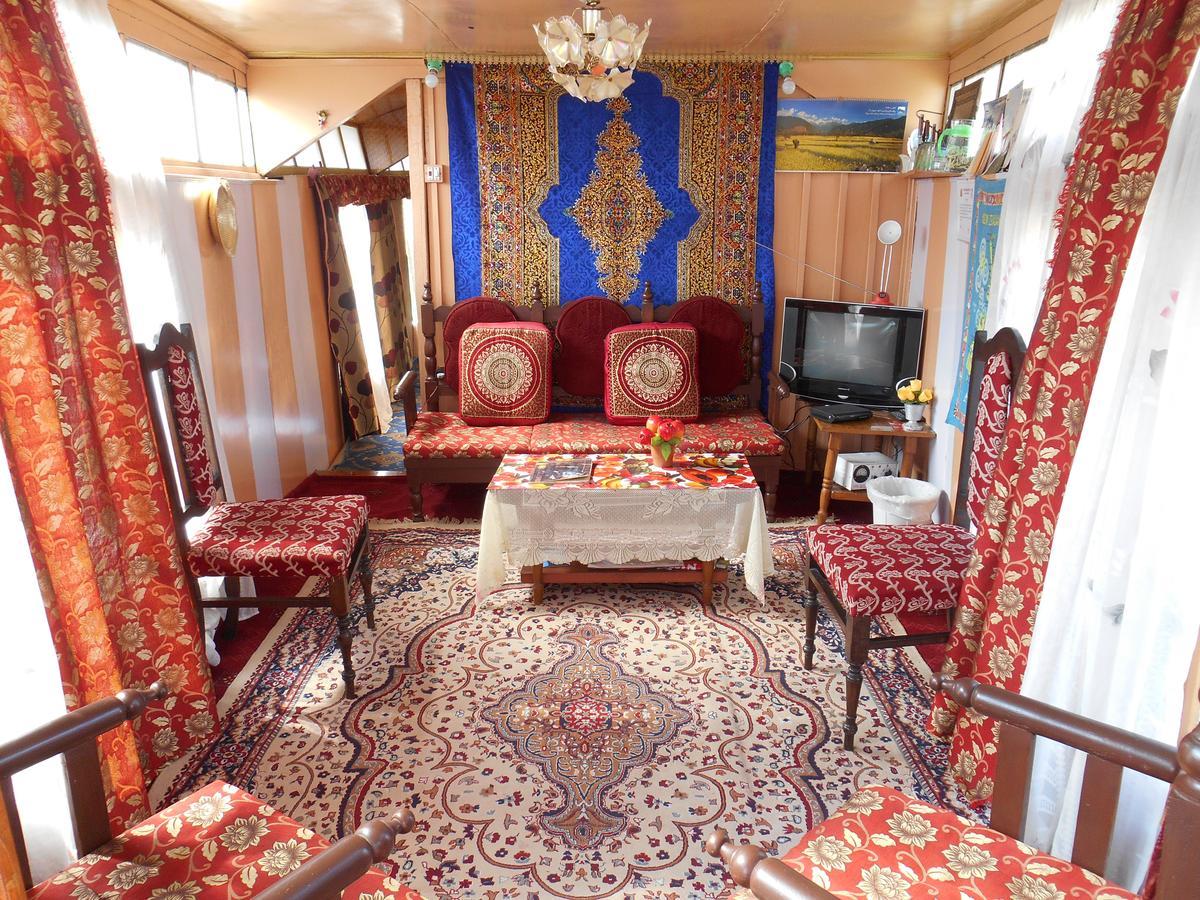 Houseboat Dunhill Bed and Breakfast Srīnagar Buitenkant foto